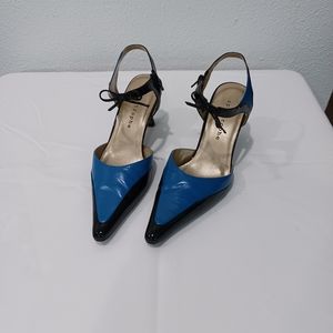 Apostrophe Blue and Black patent pumps 8M